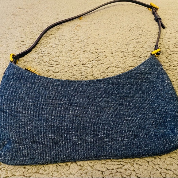 Authentic Jacquemus
Le Bisou shoulder bag - Picture 2 of 7